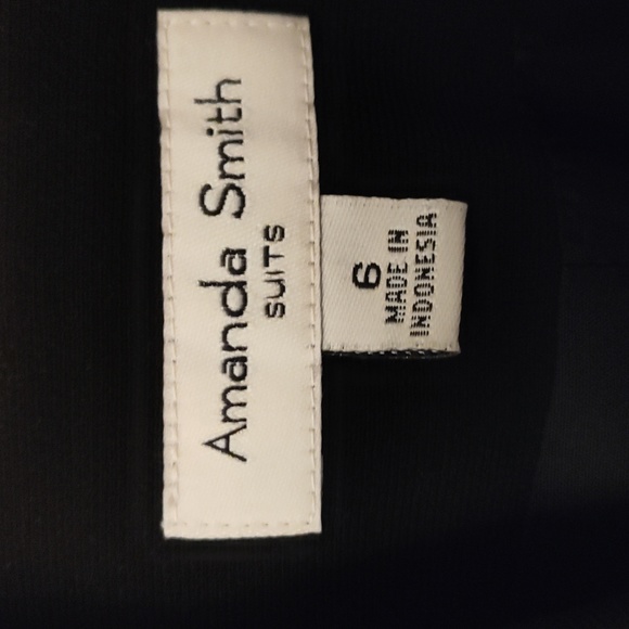 Suits - Picture 2 of 4